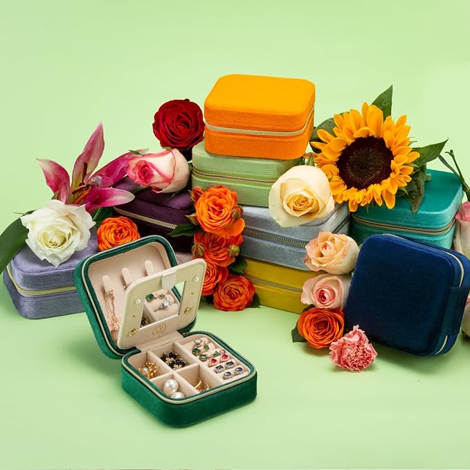 TRODANCE Plush Velvet Travel Jewelry Case Organizer, Small Travel Jewelry Box,Portable Jewelry Box Travel Mini Organizer Portable Display Storage Box For Rings Earrings Necklaces (Grass Green)