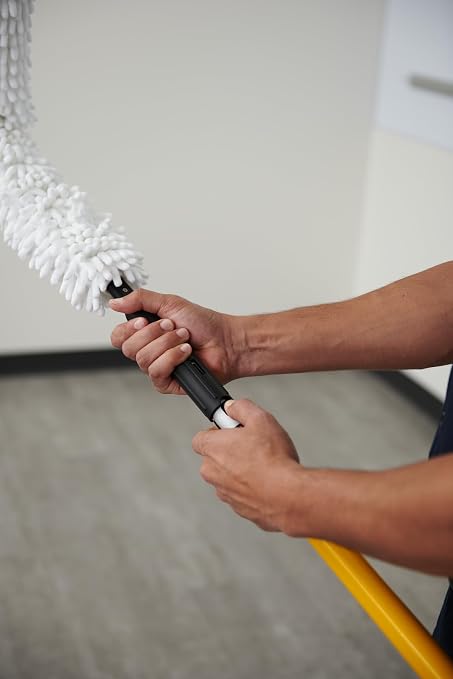 Rubbermaid Commercial Products, HYGEN Quick-Connect Flexible Dusting Wand with Microfiber Sleeve, White, Flexible Dusting for Office/School/Stadium/Lobby/Restaurant