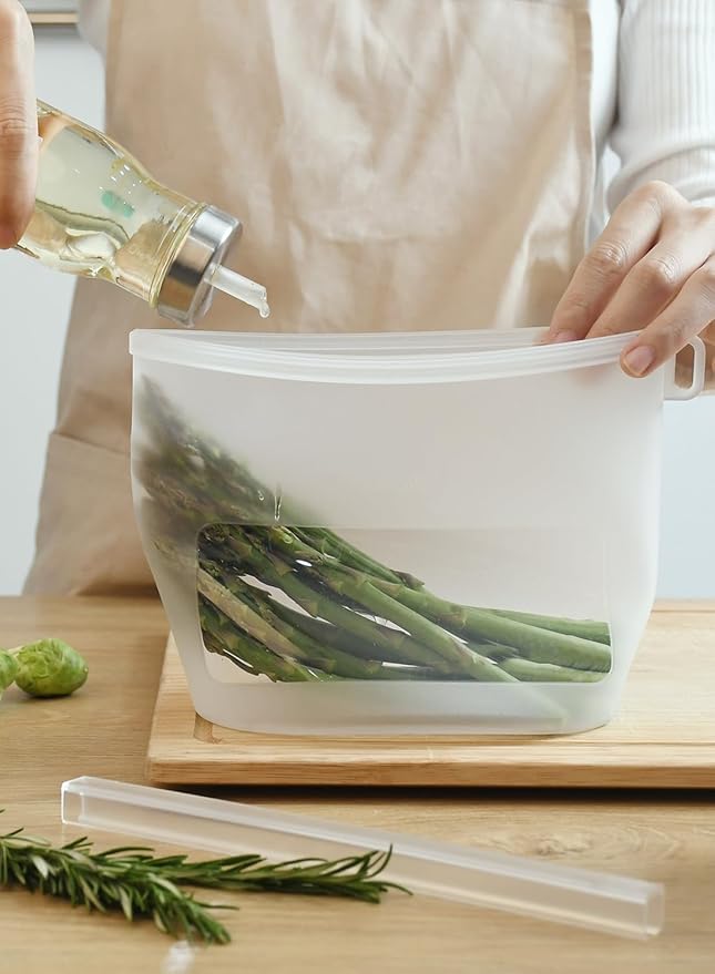 Reusable Silicone Food Storage Bags (Set of 4), Dishwasher Oven Microwave Freezer Safe, Eco-Friendly 100% Platinum, Leakproof Sous Vide Bags, Premium Lunch Containers, 2 Snack 2 Sandwich, Clear