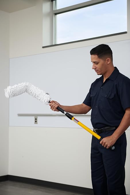 Rubbermaid Commercial Products, HYGEN Quick-Connect Flexible Dusting Wand with Microfiber Sleeve, White, Flexible Dusting for Office/School/Stadium/Lobby/Restaurant