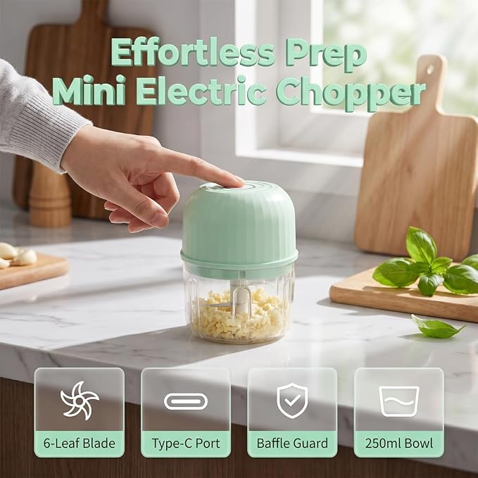 Household Electric Garlic Chopper, 260ml Portable Mini Food Processor with 6 Stainless Steel Blades, USB Rechargeable Small Veggie Cutter for Garlic, Onion, Ginger, Chili, Nuts & Meat (Green)
