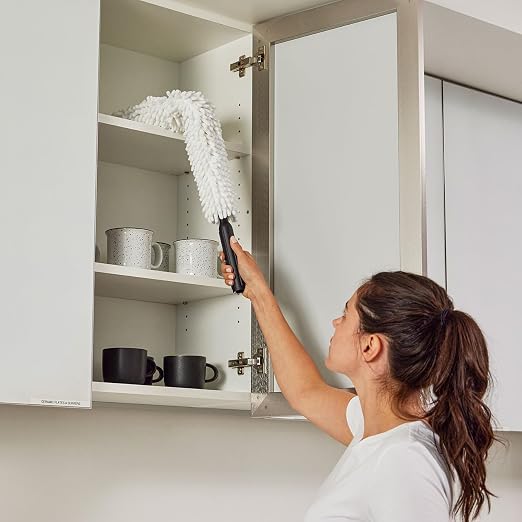 Rubbermaid Commercial Products, HYGEN Quick-Connect Flexible Dusting Wand with Microfiber Sleeve, White, Flexible Dusting for Office/School/Stadium/Lobby/Restaurant