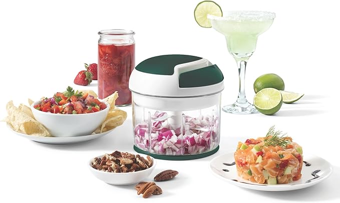 Starfrit Pull Chopper - Multi Purpose Manual Food Processor - Three Blade System for a Faster Cut - From Large Chunks to Purée - Self-Retracting Cord - Fruits, Vegetables, Meats and Crushes Ice