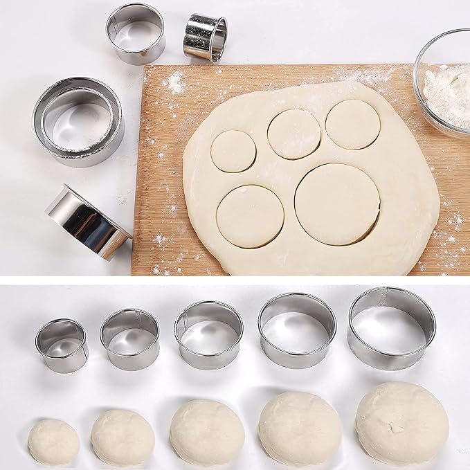 12 Pieces Biscuit Cookie Cutter Set With Tin Box Biscuit Plain Edge Round Cutters Metal Ring Baking Molds, Stainless Steel Cookie Dough Biscuit Muffins Cutters in Graduated Sizes
