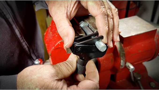 Powerbuilt Universal Thread Repair Tool 5/32" - 3/4" SAE / 4-19mm Metric, Fixed Damaged Threads Tool - 643030ECE