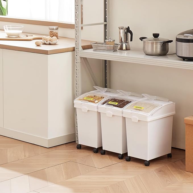 VEVOR Ingredient Bin, 5.2 Gallons Capacity Ingredient Storage Bin, 3 Pcs/Set, PP Material Flour Bins On Wheels, White Shelf Ingredient Bin with Scoop and Sliding Lid, Commercial Storage Bins