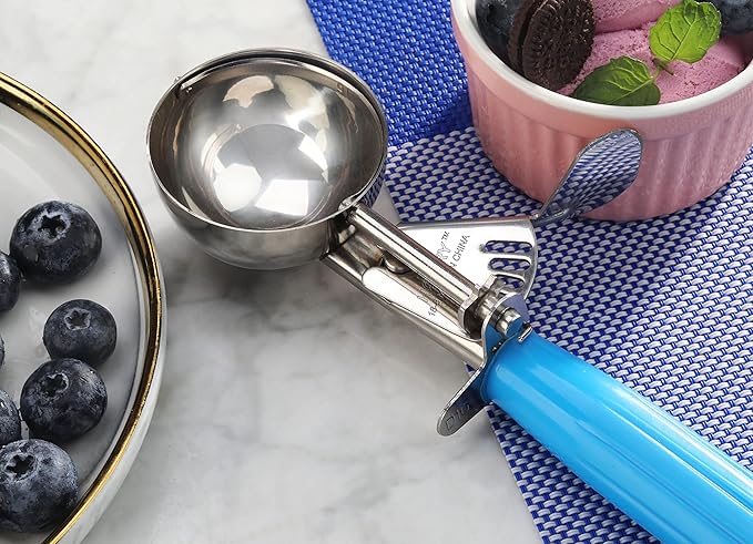 New Star Foodservice 34820 Commercial-Grade Thumb Press Food Disher/Ice Cream Scoop, 18/8 Stainless Steel, 2.75 oz, Size 16, Blue
