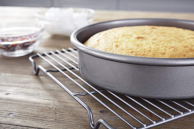 Chicago Metallic Professional Non-Stick Round Cake Pan, 9-Inch